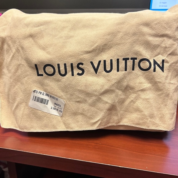 3100$ with wallet and strap - Picture 1 of 14